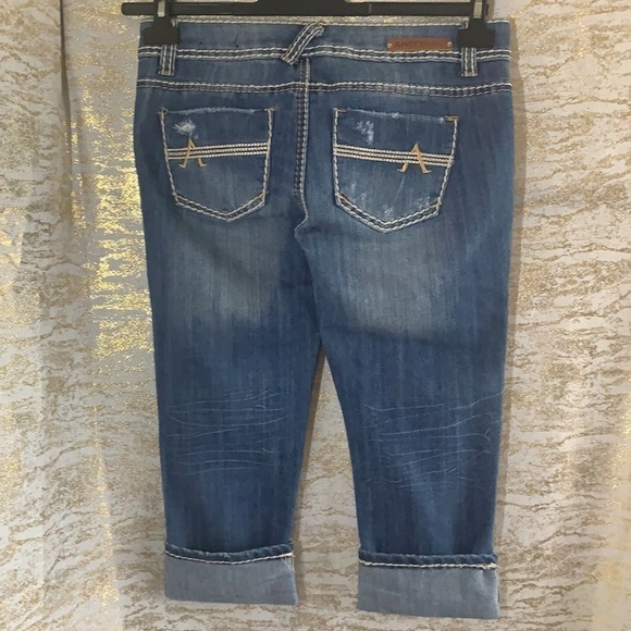 ALMOST famous Medium Blue Wash Distressed Capris Jeans Size 5 - Picture 5 of 10